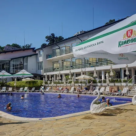 Kini Park Hotel All Inclusive & Free Parking-3